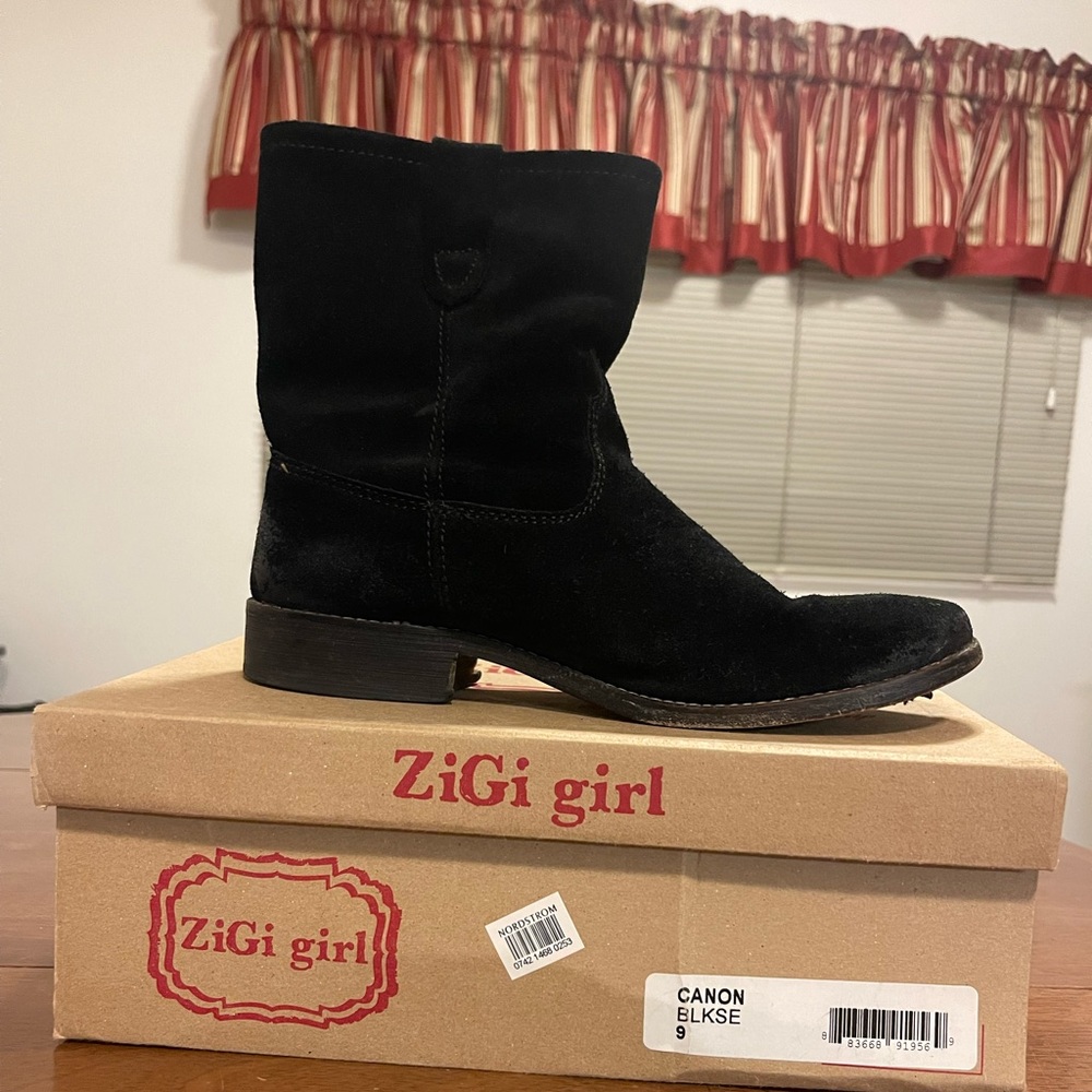 Suede ankle booties. Very comfy fit
